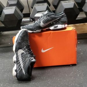 NIKE Agility Zoom